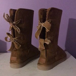 Simply Southern size 9 suede like fabric with furry inside & bows in the back.